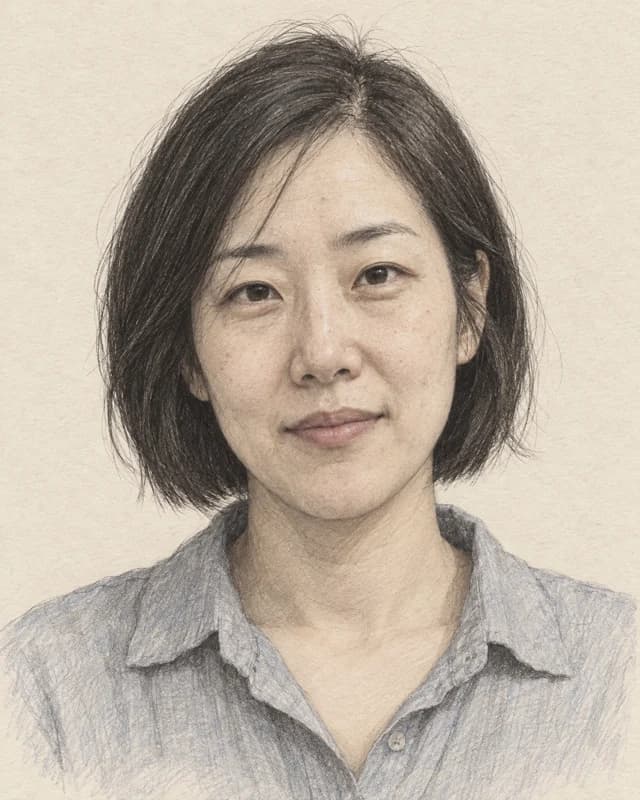최하윤 — UX 디자이너 (연필 드로잉)